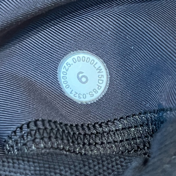 Fast and Free High-Rise Leggings with Pockets - Picture 4 of 4